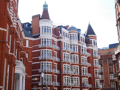 ロンドンの裏道をお散歩 ビクトリアン様式の建築物 みゅうロンドンブログ オプショナルツアー 現地ツアーの みゅう